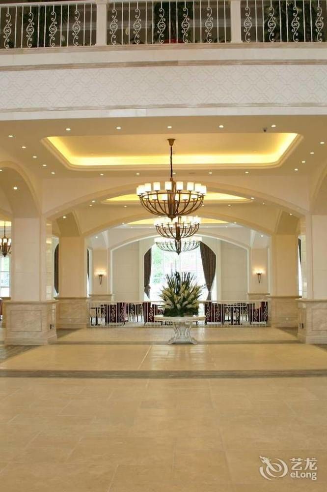Blue Sky Hotel Yantai Exterior foto